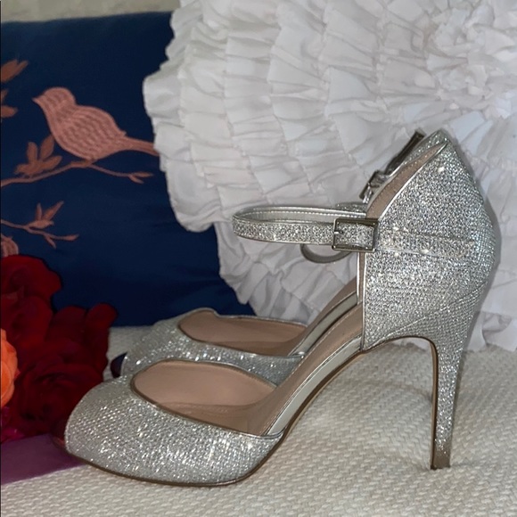 I.Miller size 9 Sparkly Silver Shoes - Picture 2 of 7